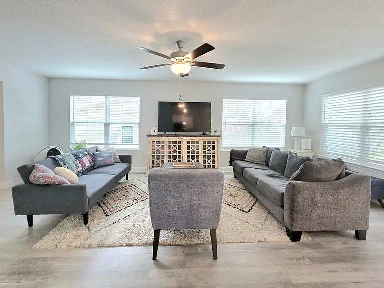 380 Hilburn Ln — Photo 9