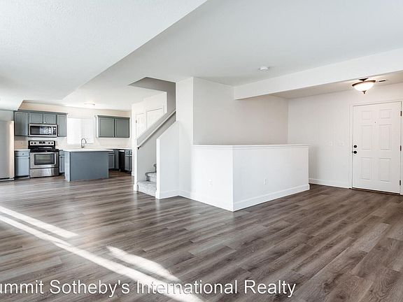4th image of 558 N Royal Troon Dr