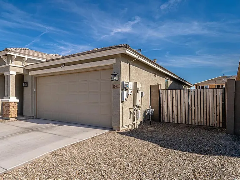 17401 W Victory St — Photo 3