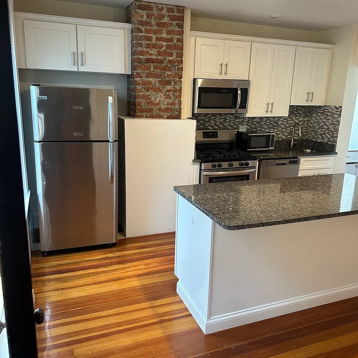 2 bed, 1.0 bath, 99999 sqft, $3,150 — Photo 4