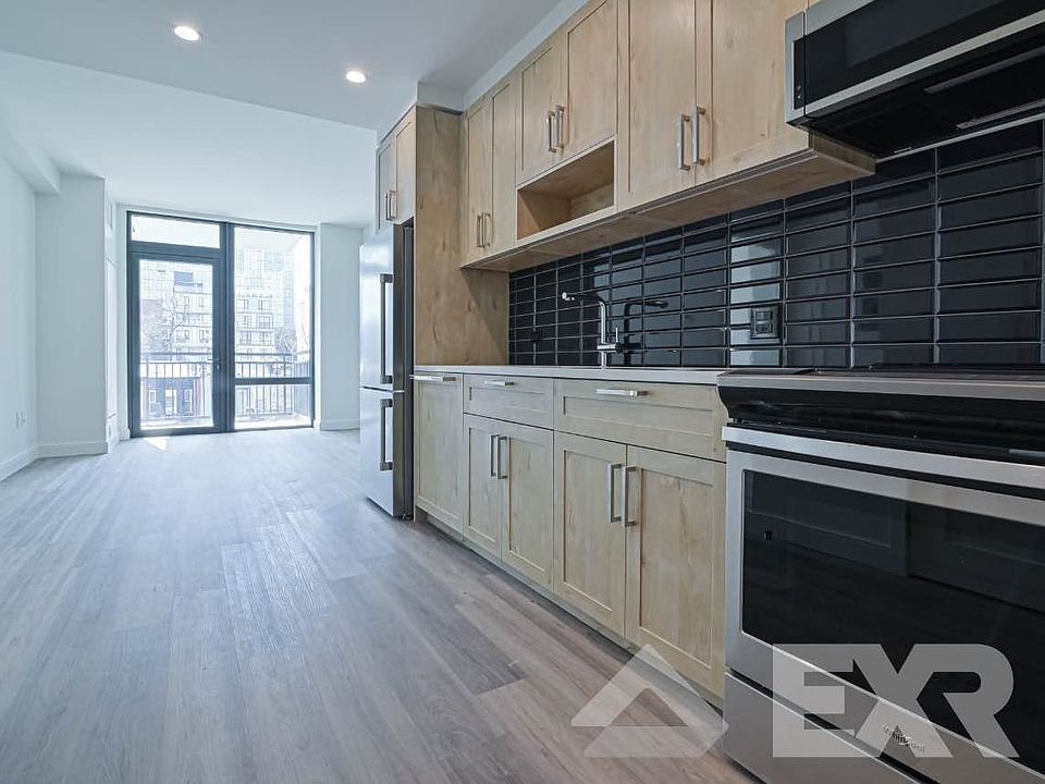 1st image of 160 Clarkson Ave APT 1R