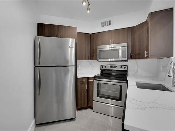 5th image of 214 Lake Pointe Drive #212