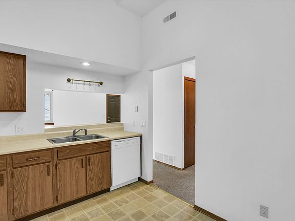 2nd image of 1613 Lyndhurst Dr APT F