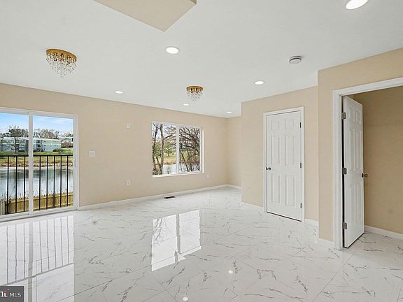 5th image of 1933 Brookside Dr