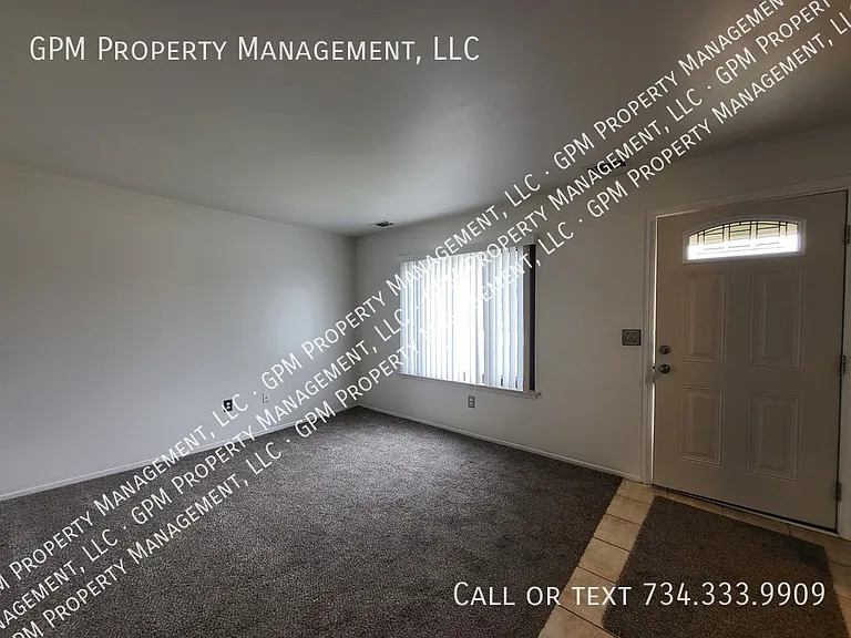 20027 Village Green Ct — Photo 3