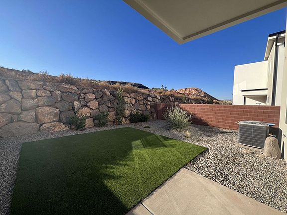 3rd image of 754 E Desert Cactus Dr