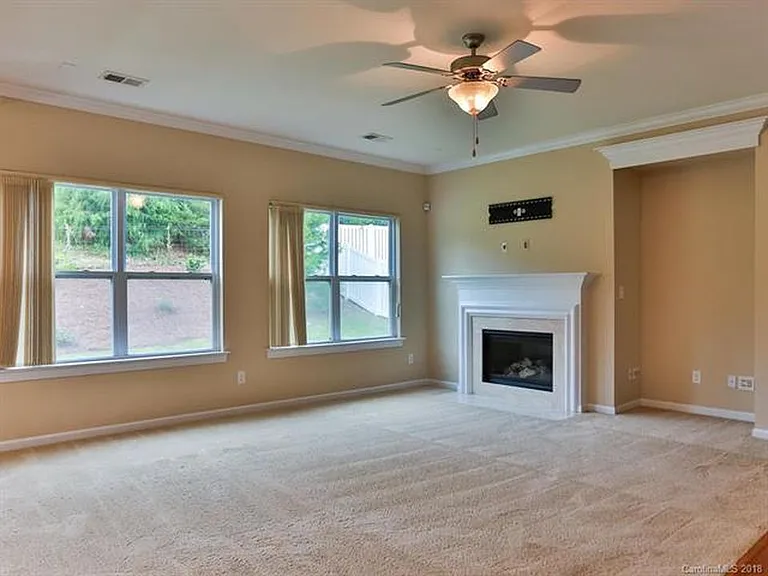 9716 Ravenscroft Ln NW — Photo 8