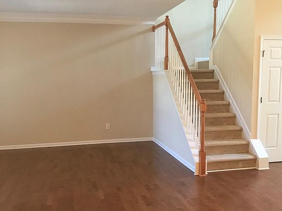 2nd image of 703 Lawson Ln