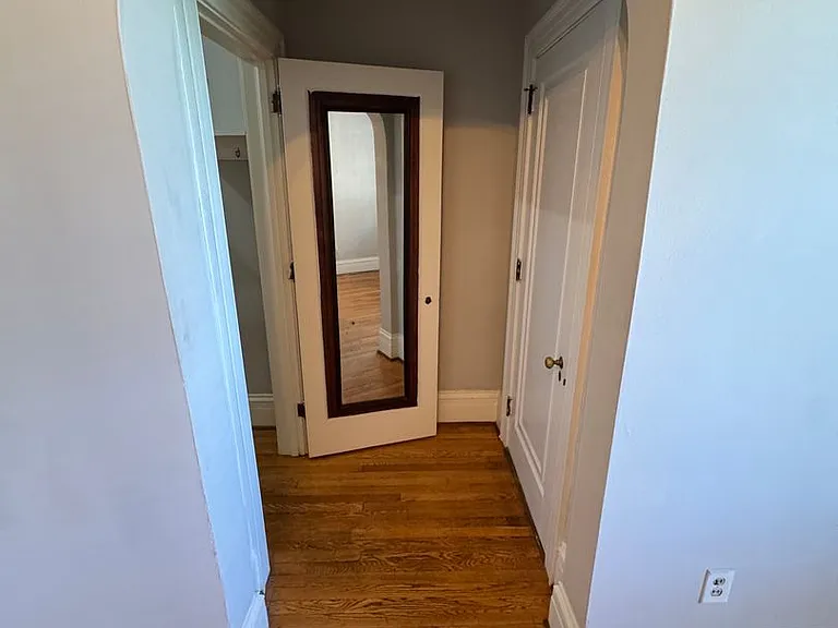 Gray Court Apartments — Photo 27