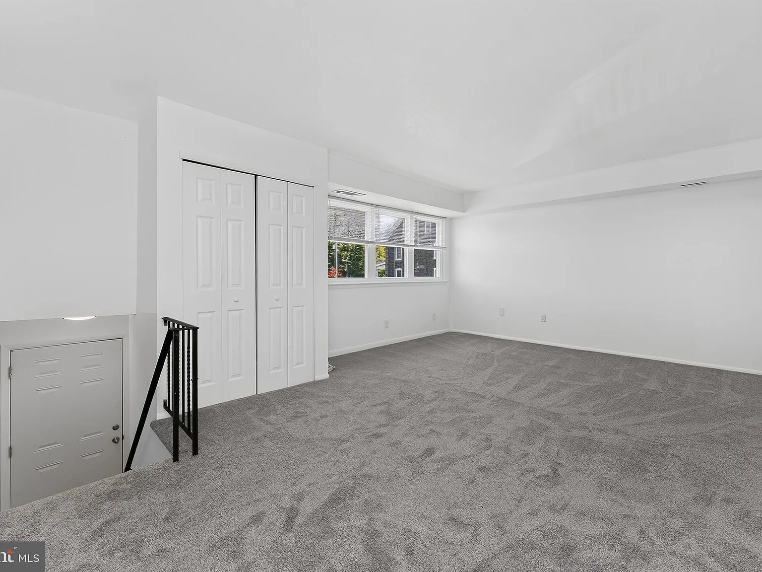 2 bed, 1036 sqft, $1,800 — Photo 2