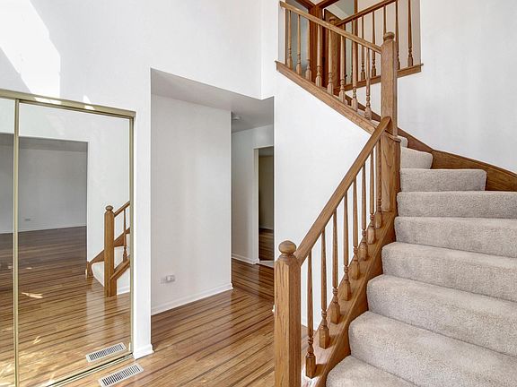 5th image of 887 Dorchester Dr