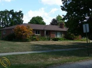 18414 Roseland Blvd, Lathrup Village, MI 48076
