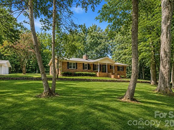 2nd image of 2725 Puetts Chapel Rd