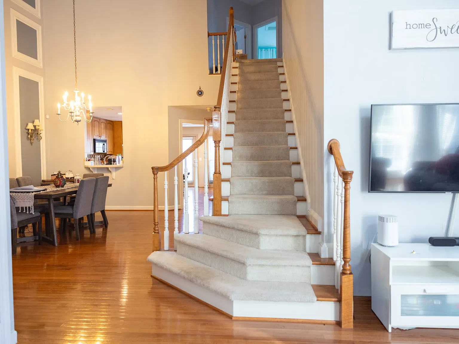 3 bed, 2.5 bath, 2100 sqft, $2,600 — Photo 2