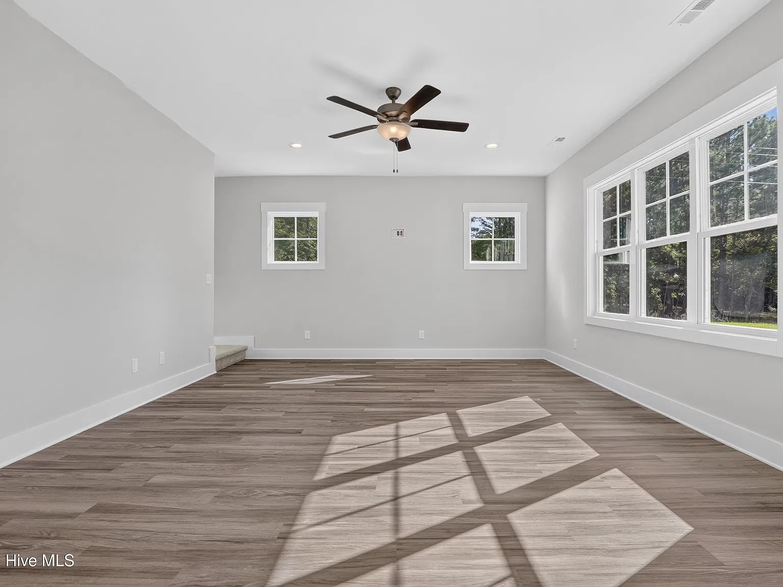 4 bed, 2.5 bath, 2002 sqft, $2,600 — Photo 2