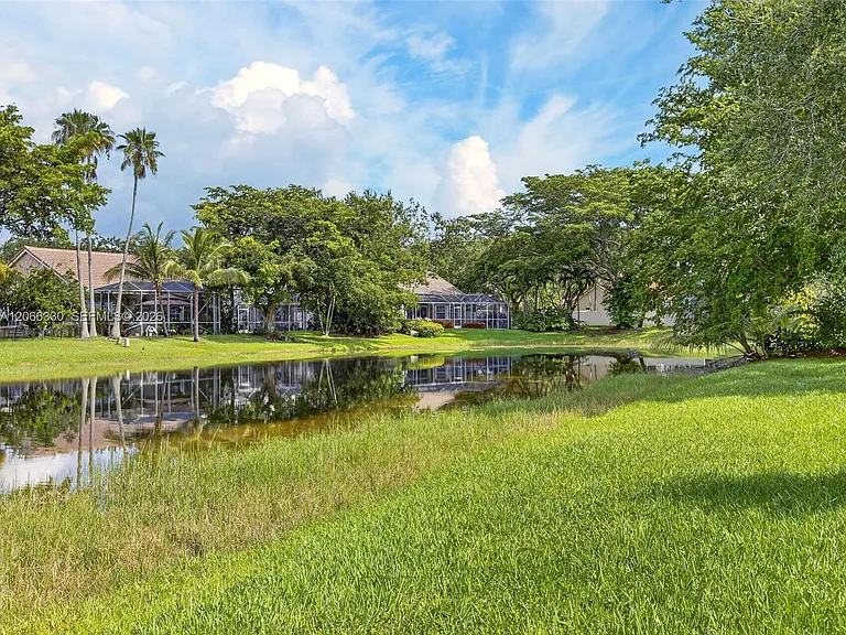 1520 Seabay Rd — Photo 34
