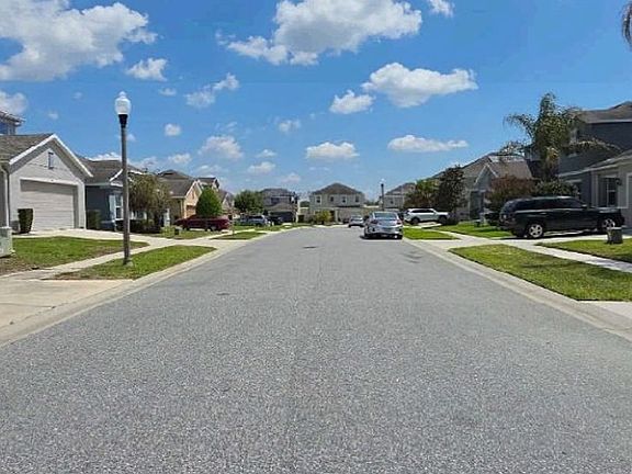 Exterior Neighborhood (street photo)
