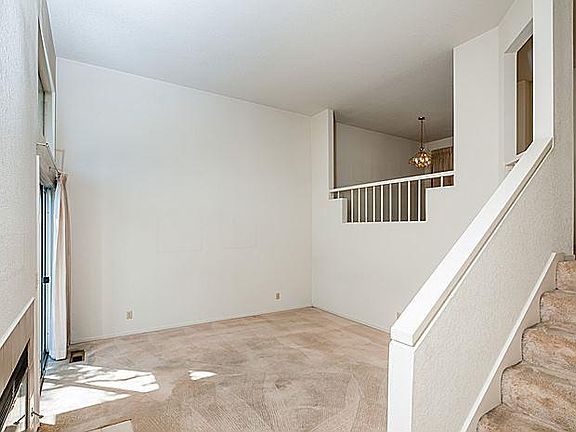 4th image of 804 Portwalk Pl