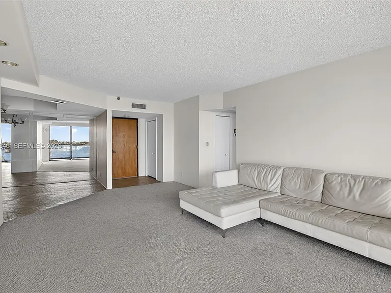 19707 Turnberry Way #7F — Photo 5