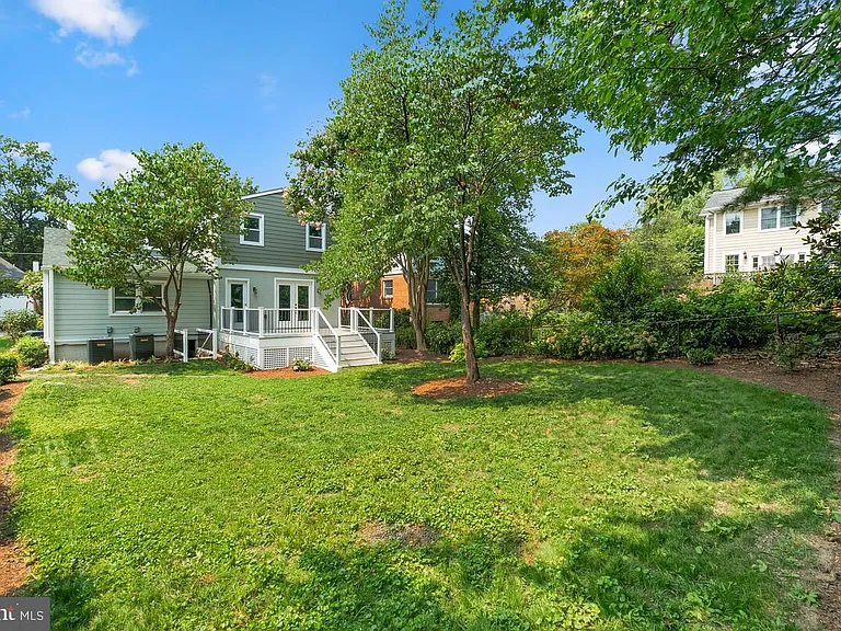 1506 Noyes Dr — Photo 2