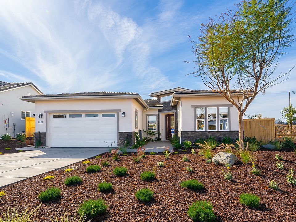 Images are of model homes. Actual homes are under construction and finishes may vary.