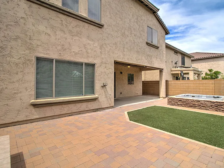 2143 W Marconi Ave — Photo 59