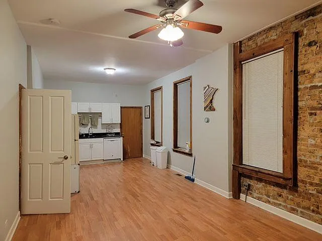Building Photo - 2324 W Shakespeare Ave #1R