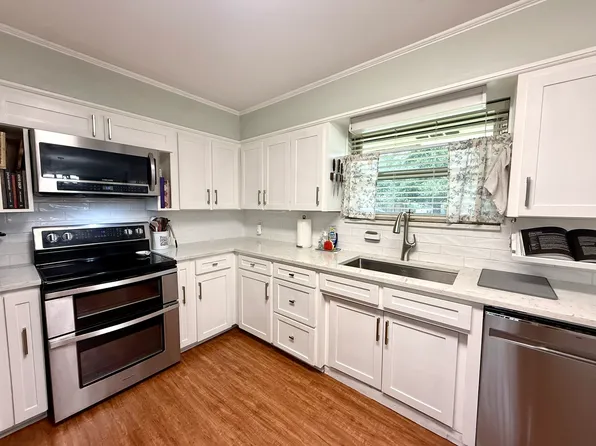 7514 Camelback Dr, Shreveport, LA 71105