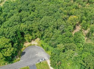 2 Oakwood Dr, Webster, MA 01570