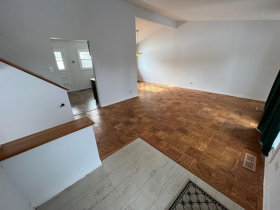 2nd image of 221 Early St