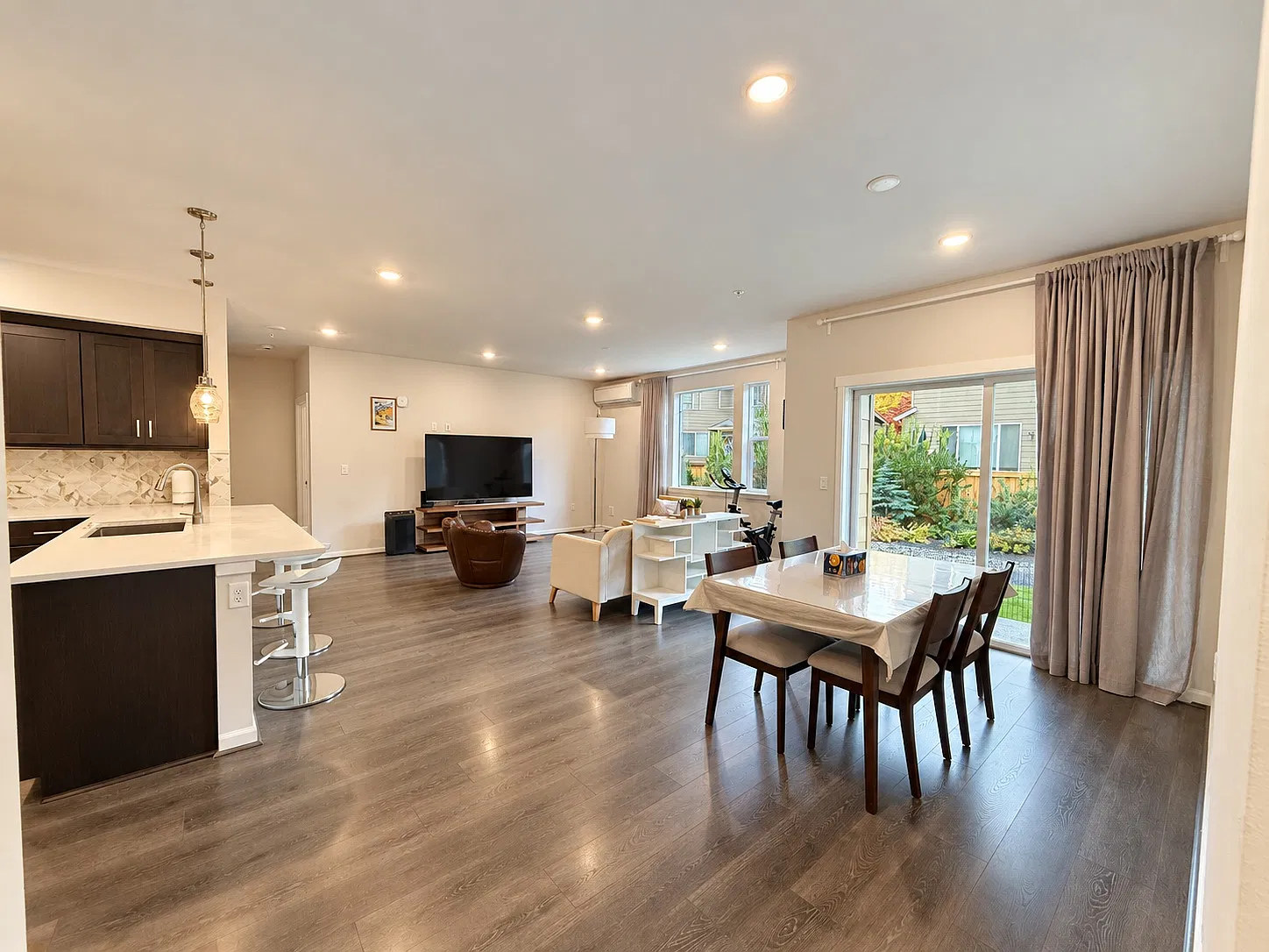 1 bed, 1000 sqft, $1,950 — Photo 2