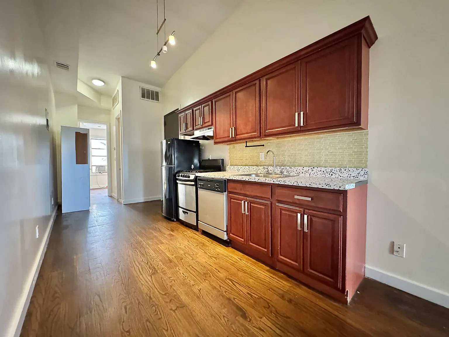 295 Maujer Street — Photo 4