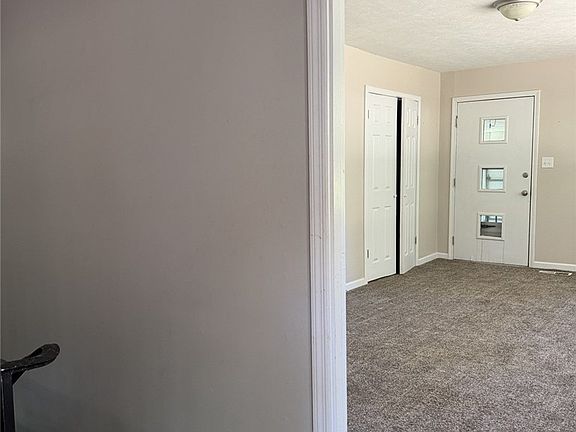 3rd image of 1404 Valencia Dr