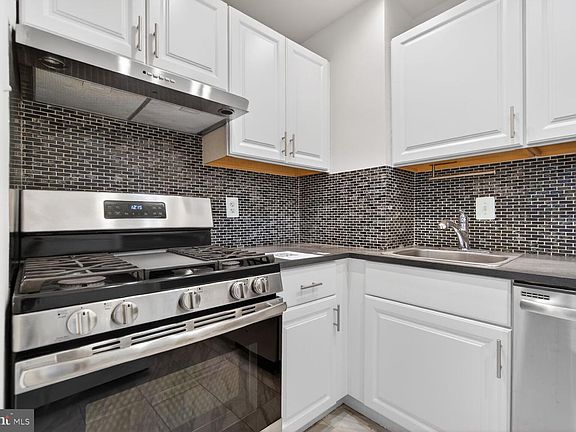 4th image of 301 I St SW #108