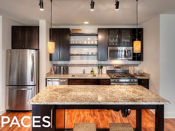 2nd image of 1803 W Argyle St APT 2A