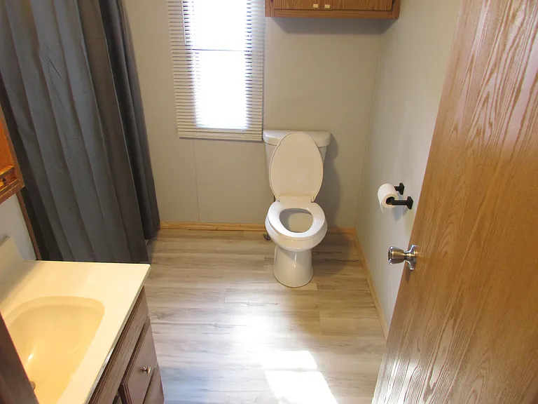 99 Riverside Ter — Photo 2
