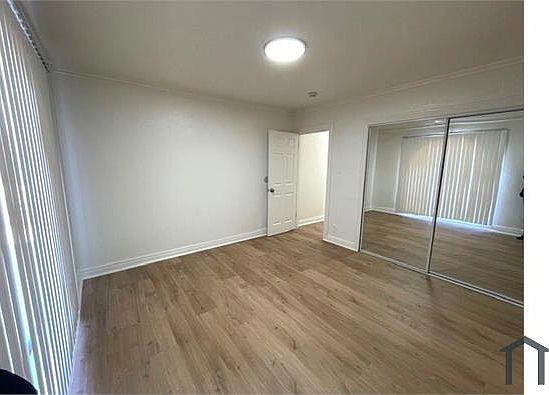 5th image of 344 W 88th Pl