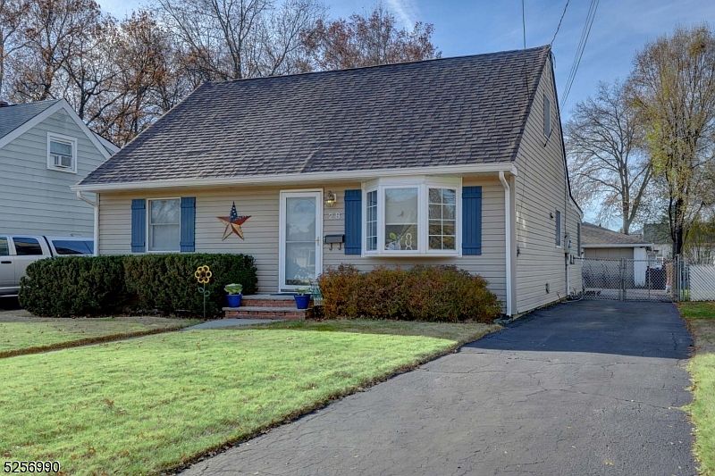 28 Central Ave, Pompton Lakes, NJ 07442 | Zillow