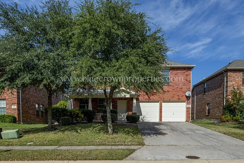 4 bed, 2.5 bath, 2593 sqft, $2,500 — Photo 2
