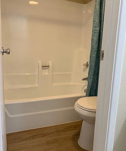 Desert Springs Apartments — Photo 22