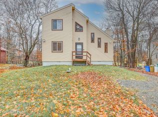 1872 Beverly Ct, Tobyhanna, PA