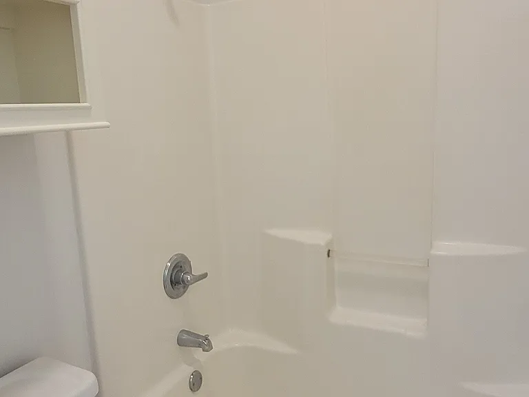 516 Windsor Dr — Photo 4
