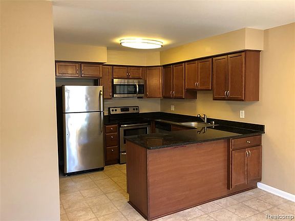 2nd image of 41735 Broquet Dr #281