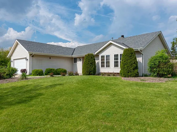 8630 South Stone Creek DRIVE, Oak Creek, WI 53154