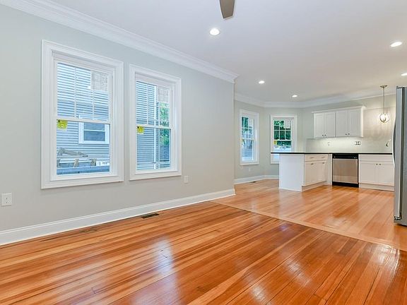 OPEN CONCEPT LIVING / DINING / KITCHEN COMBO