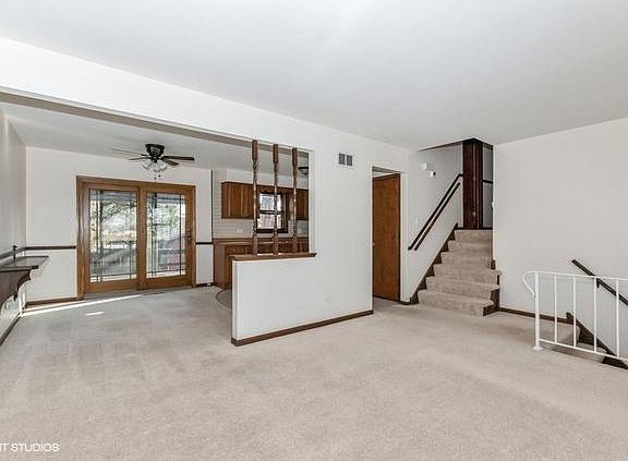 3rd image of 15949 Olcott Ave
