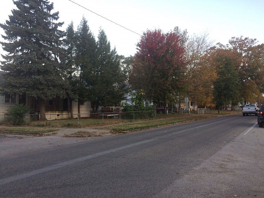2nd image of 1002 N Hazel St