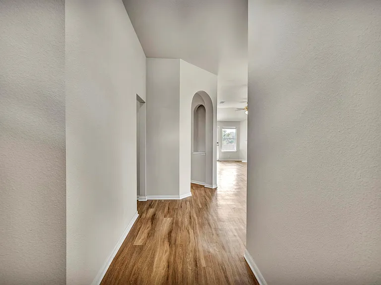 216 Meadowside Dr — Photo 6