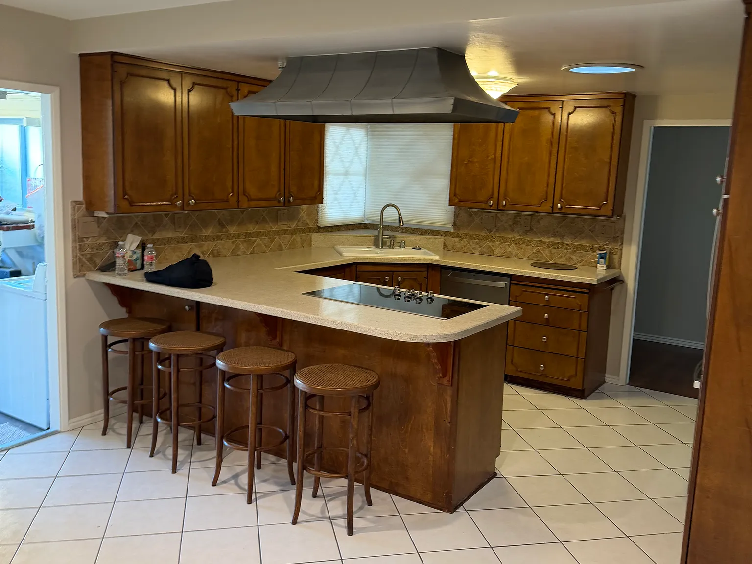 4 bed, 1558 sqft, $4,950 — Photo 3