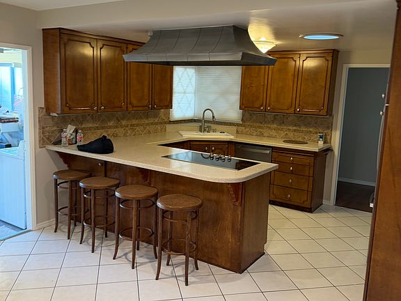 3rd image of 16711 Greenview Ln